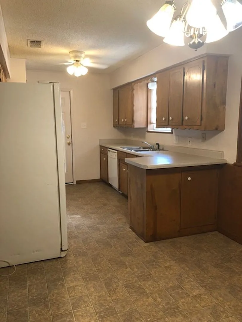 1208 Alpine - House — Photo 4