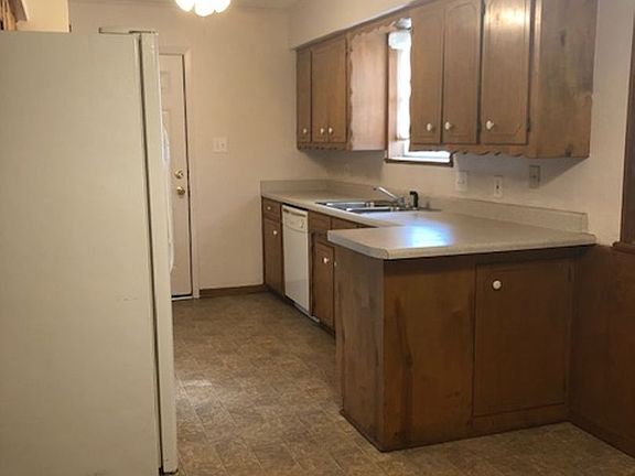4th image of 1208 Alpine St
