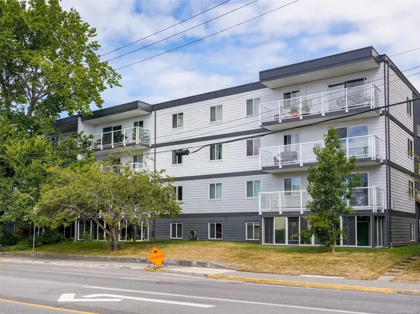 1124 Esquimalt Rd #207, Esquimalt, BC V9A 3N4