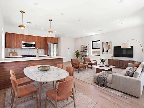 3rd image of 29 Weldon St #3