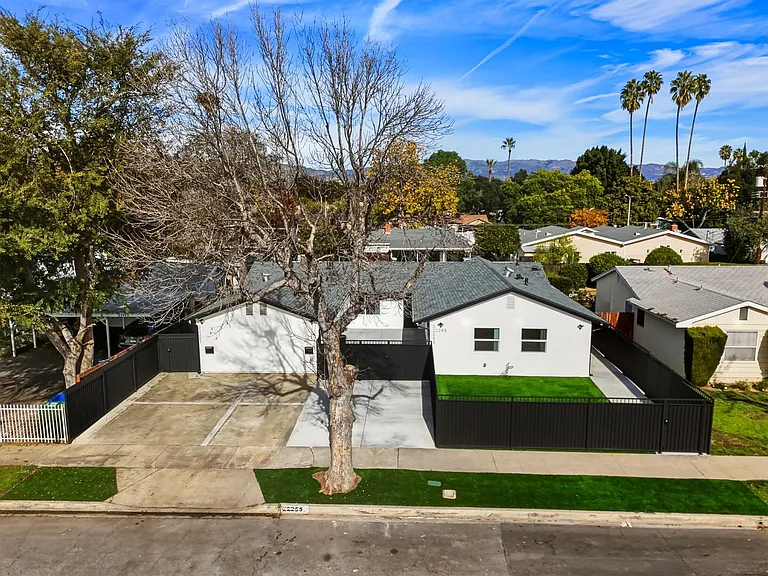 22257 Wyandotte St — Photo 1