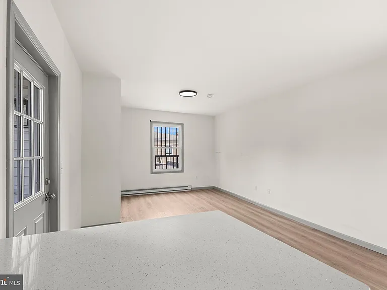 531 Walton St #3 — Photo 11