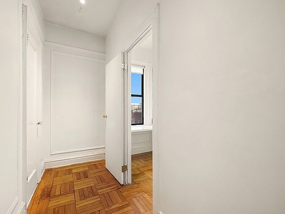5th image of 535 W 110th St APT 10J