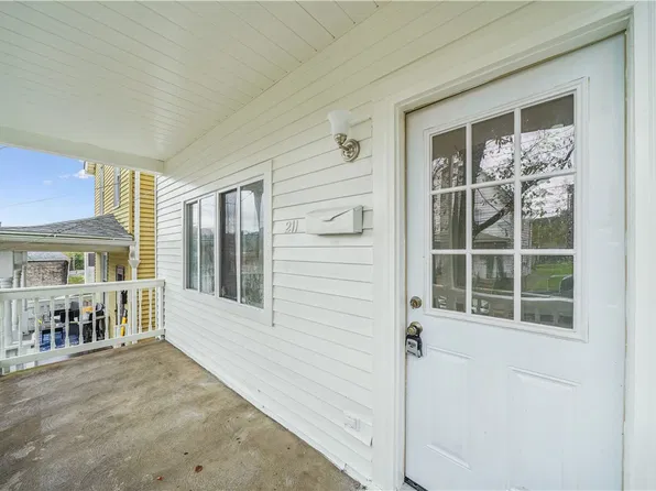 211 Short St, Pitcairn, PA 15140