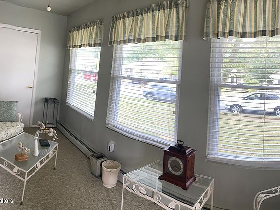 4th image of 33 Mount Fairweather Ln