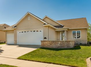 3304 Lakeridge Ln NW, Rochester, MN 55901