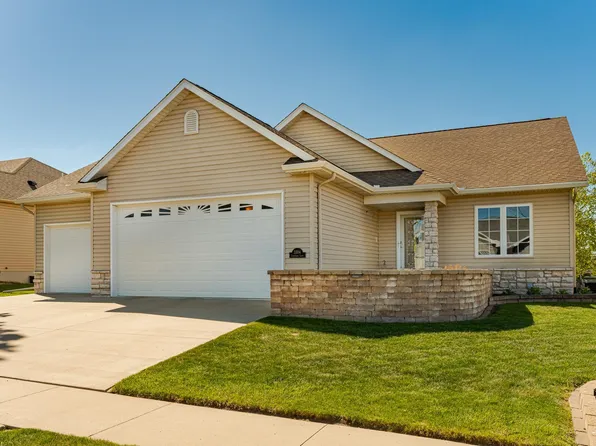 3304 Lakeridge Ln NW, Rochester, MN 55901