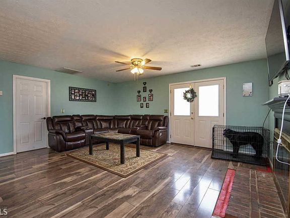 3rd image of 120 Grove Dr