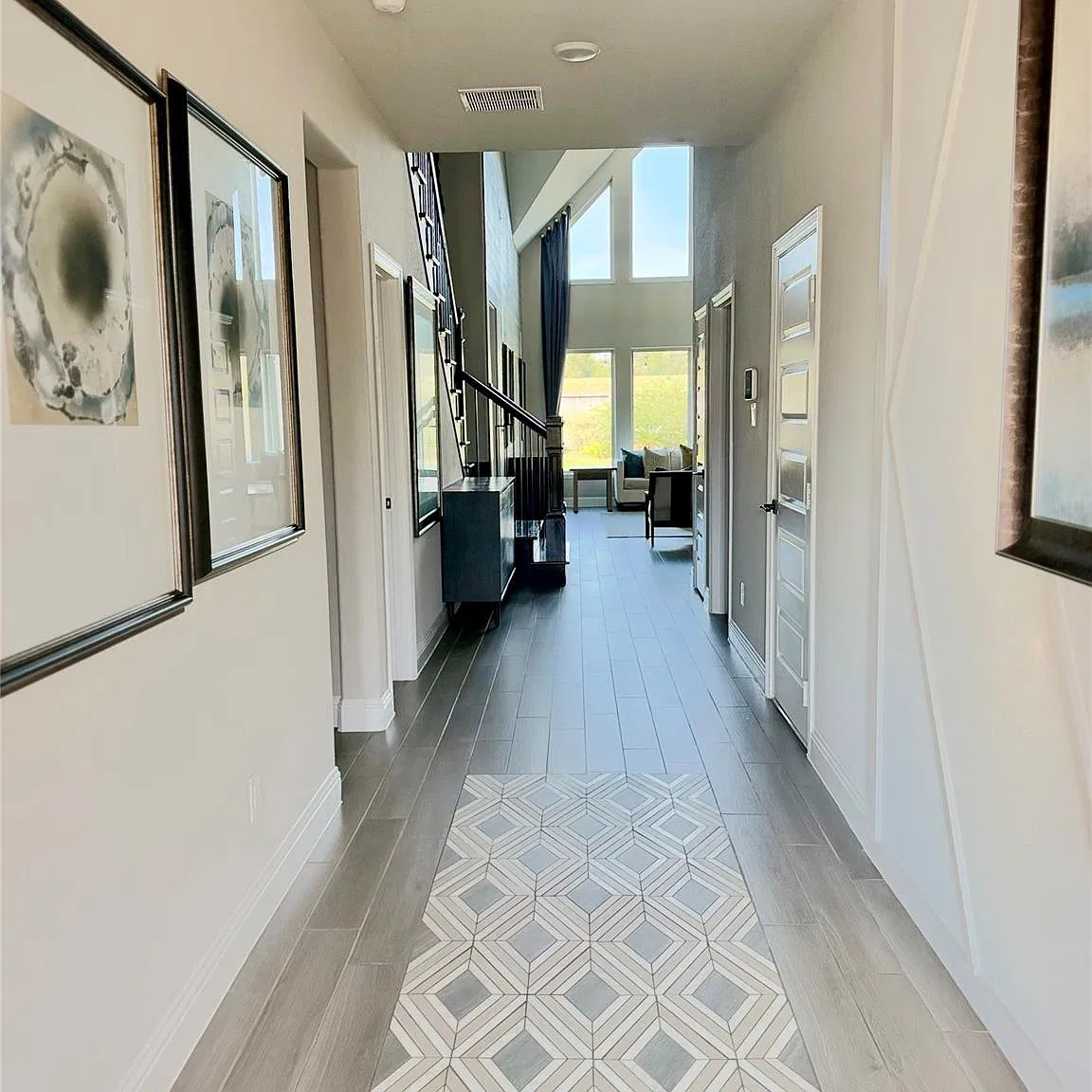 5 bed, 4.0 bath, 3204 sqft, $4,600 — Photo 2