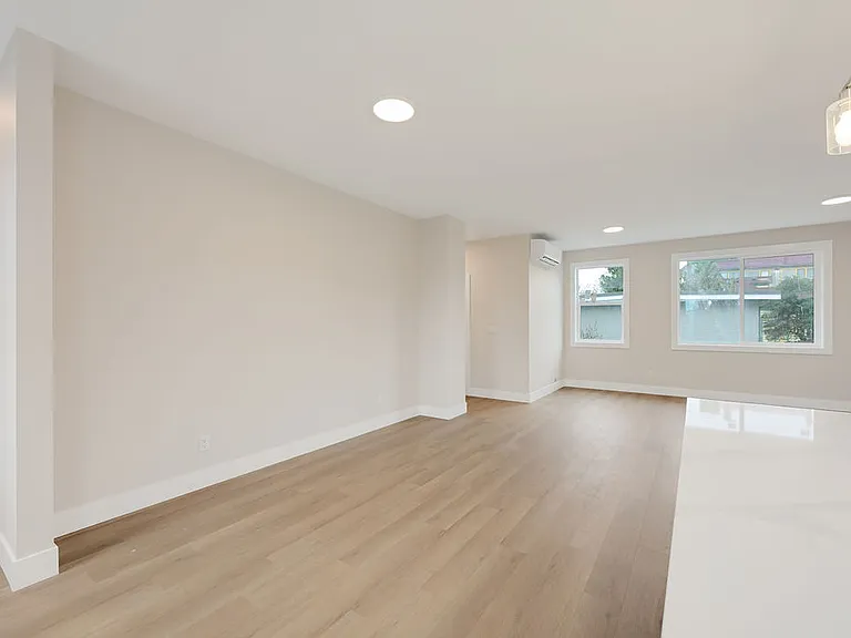710 Catherine St — Photo 60