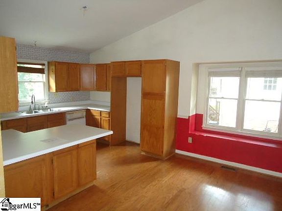 3rd image of 1016 Willow Branch Dr