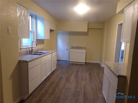 5th image of 1523 Oak St