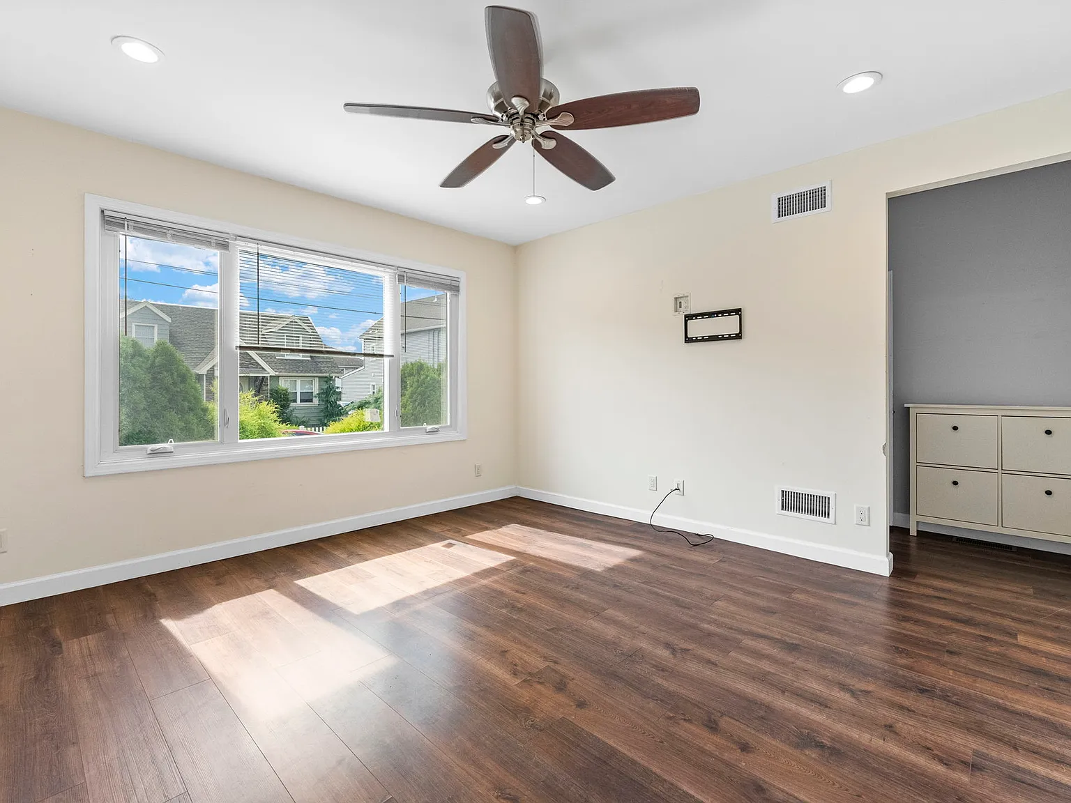 2 bed, 1.5 bath, 1500 sqft, $3,100 — Photo 3