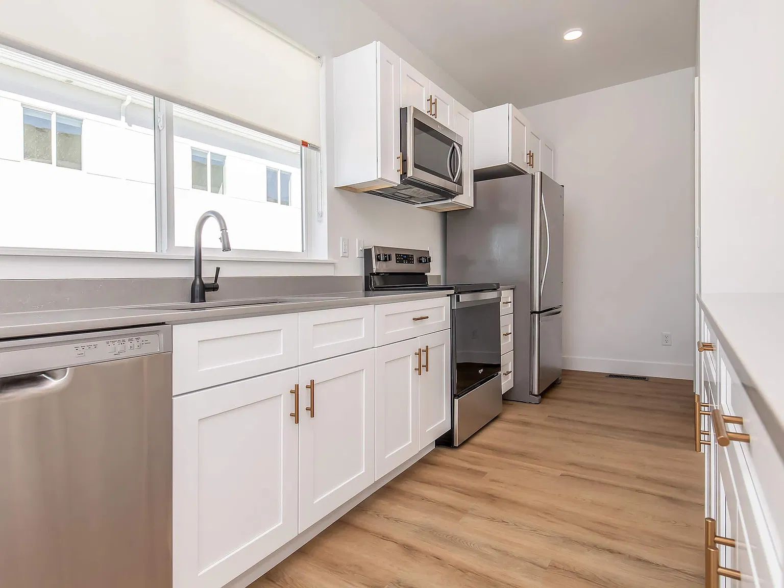 4 bed, 2.5 bath, 1656 sqft, $2,050 — Photo 3