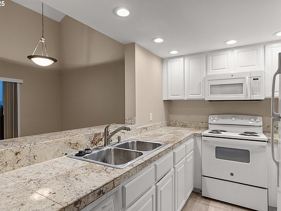 Kitchen/Dining Room>