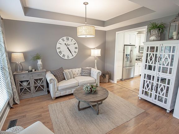 4th image of 145 Golden Meadow Ln