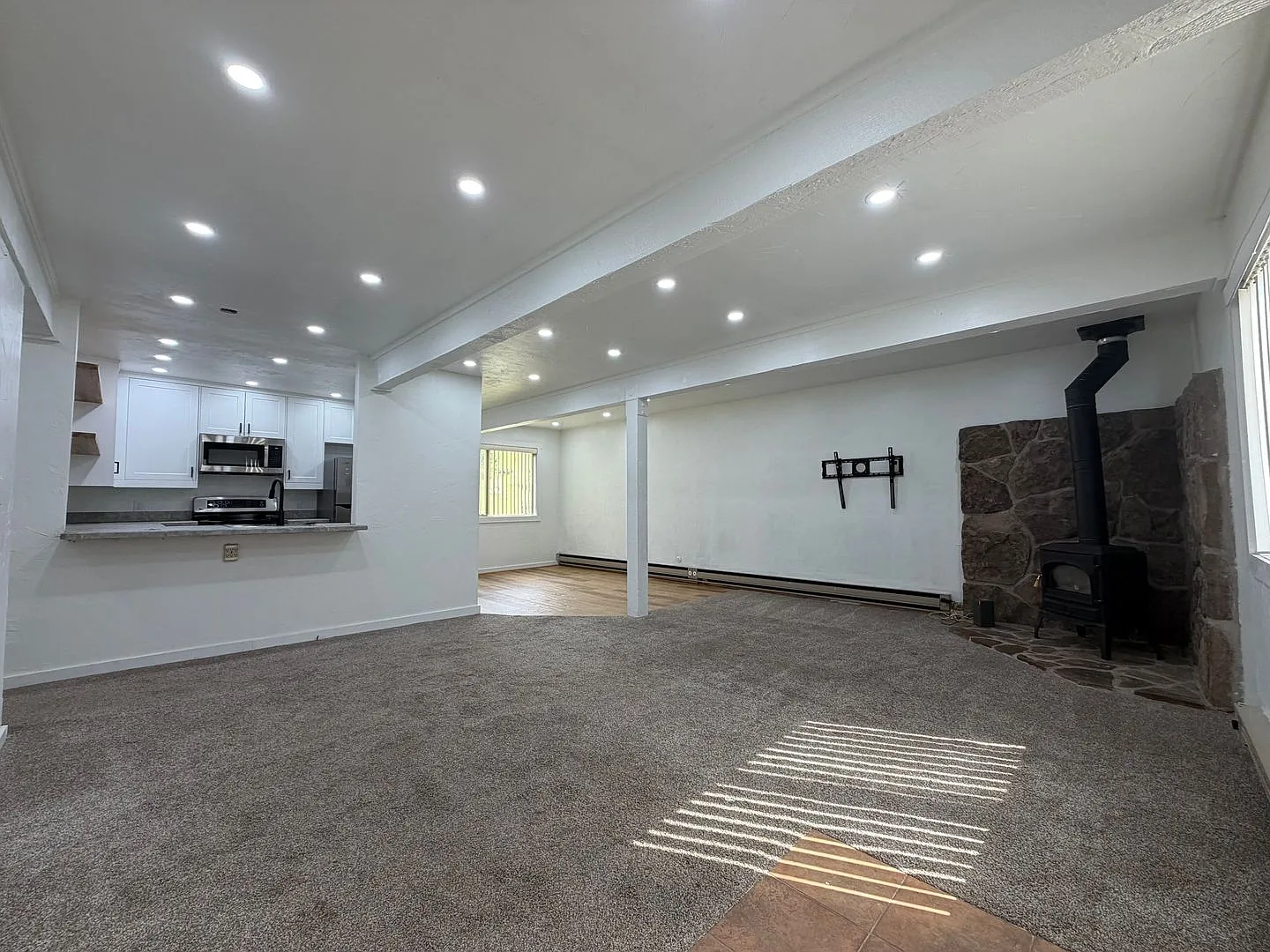 Meadow 2-bedroom, 2-bathroom apartment with garage available immediately. — Photo 3
