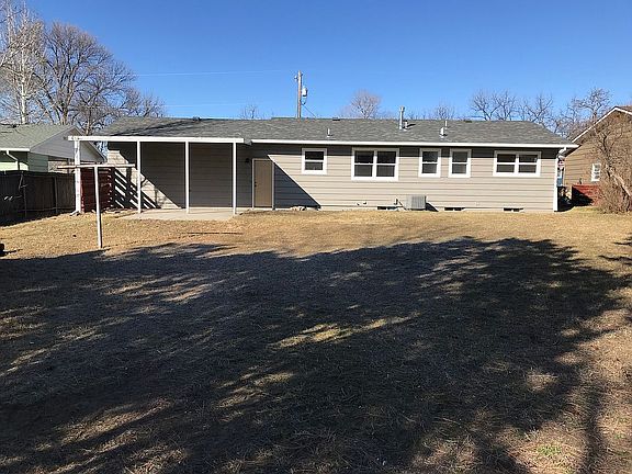 2nd image of 2115 Brentwood Ln