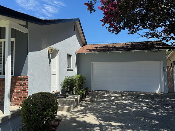 Attached 2 car garage