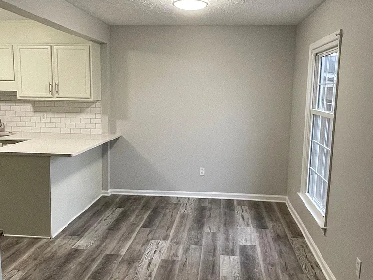 902 Wenwood Cir — Photo 10