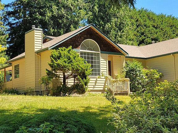 2nd image of 2817 Huckleberry Lane