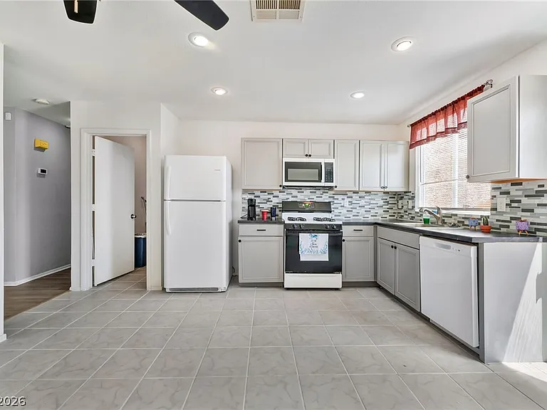 848 Angelus Oaks Dr — Photo 10