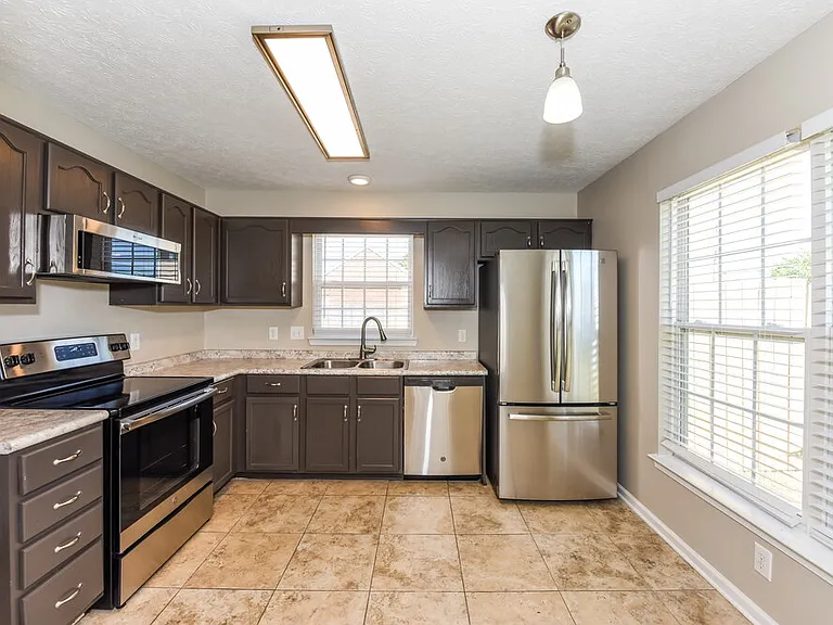 1241 Alandee St — Photo 7