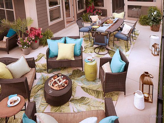 Verona bonus model showing the view of courtyard.