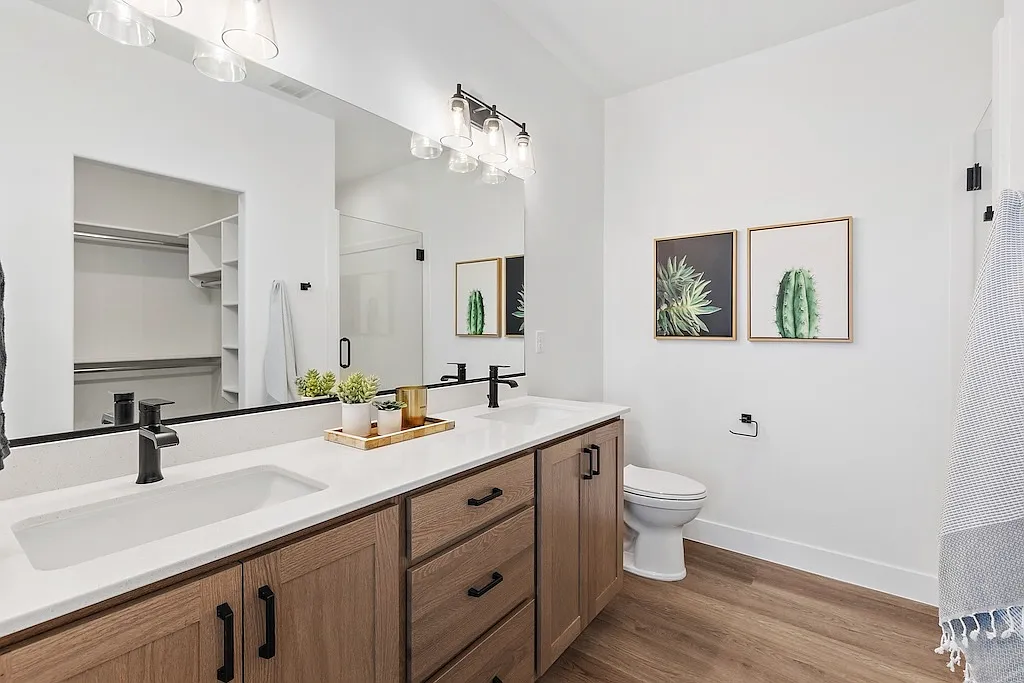 1094 West Albertine Lane - 126 — Photo 2