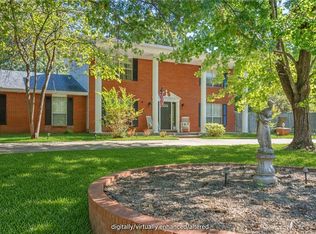1165 W Huntington Dr, Fayetteville, AR 72701
