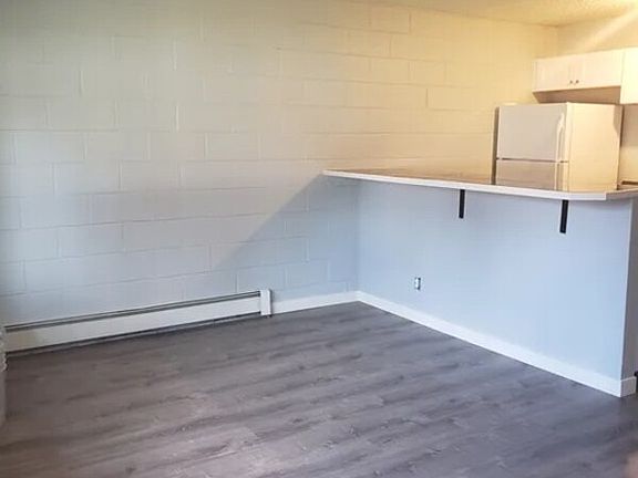 4th image of 2229 Collyer St APT 2
