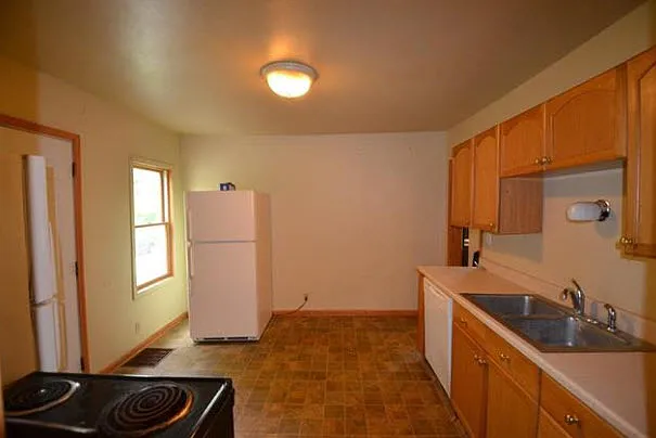 5 bed, 2581 sqft, $3,250 — Photo 3