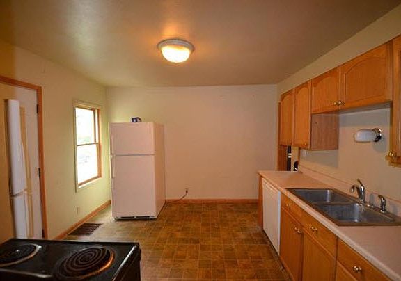 4th image of 251 N Prairie St