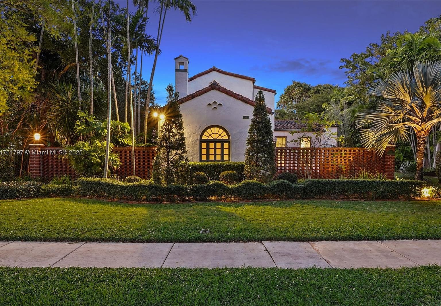Heve クラウドブルゾン　バニラ　maison de Dolce. 341 NE 92nd St, Miami Shores, FL 33138 | Zillow