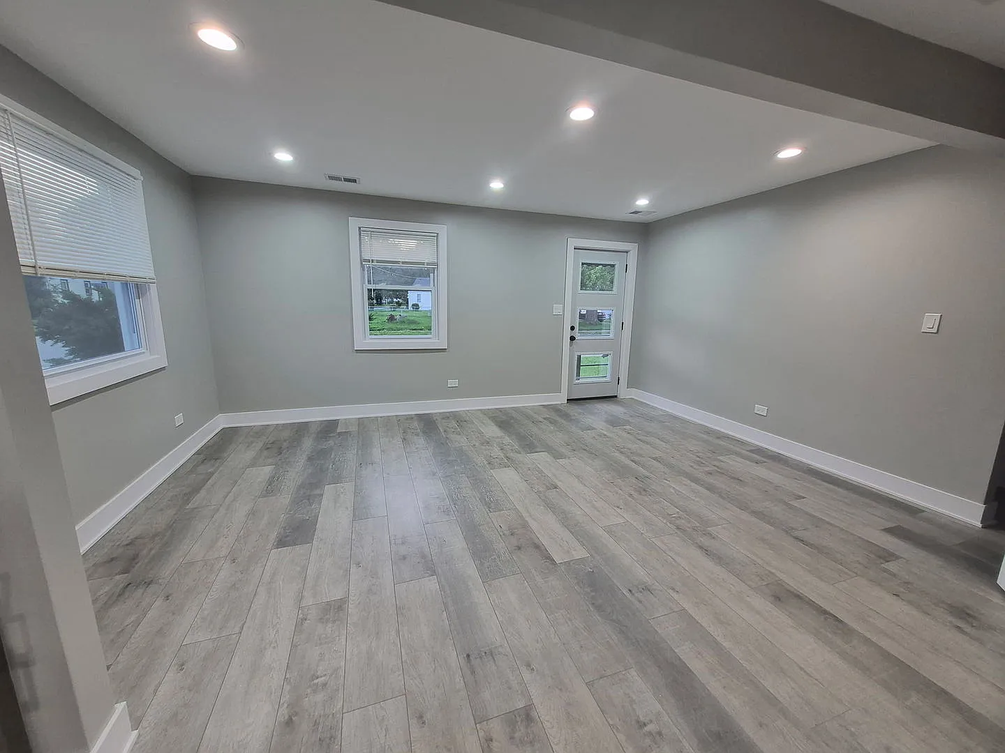 3 bed, 720 sqft, $2,200 — Photo 3
