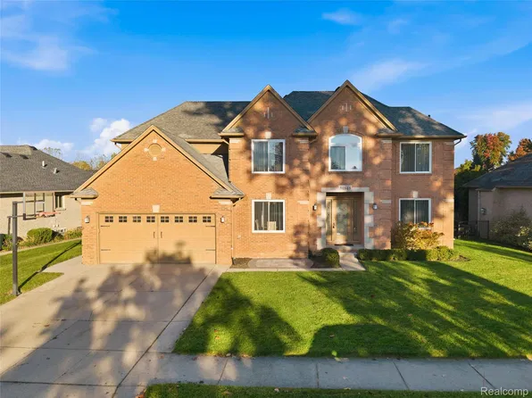 51343 Fantasia Dr, Macomb, MI 48042