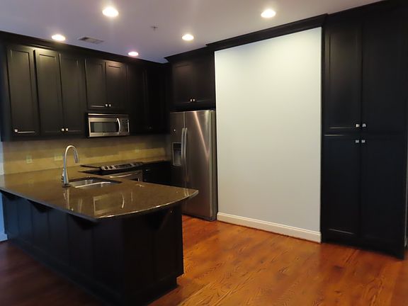 4th image of 170 Woodrow St APT B4