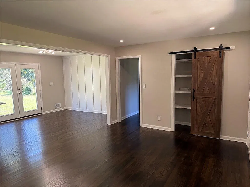 3 bed, 2.0 bath, 1716 sqft, $2,600 — Photo 4