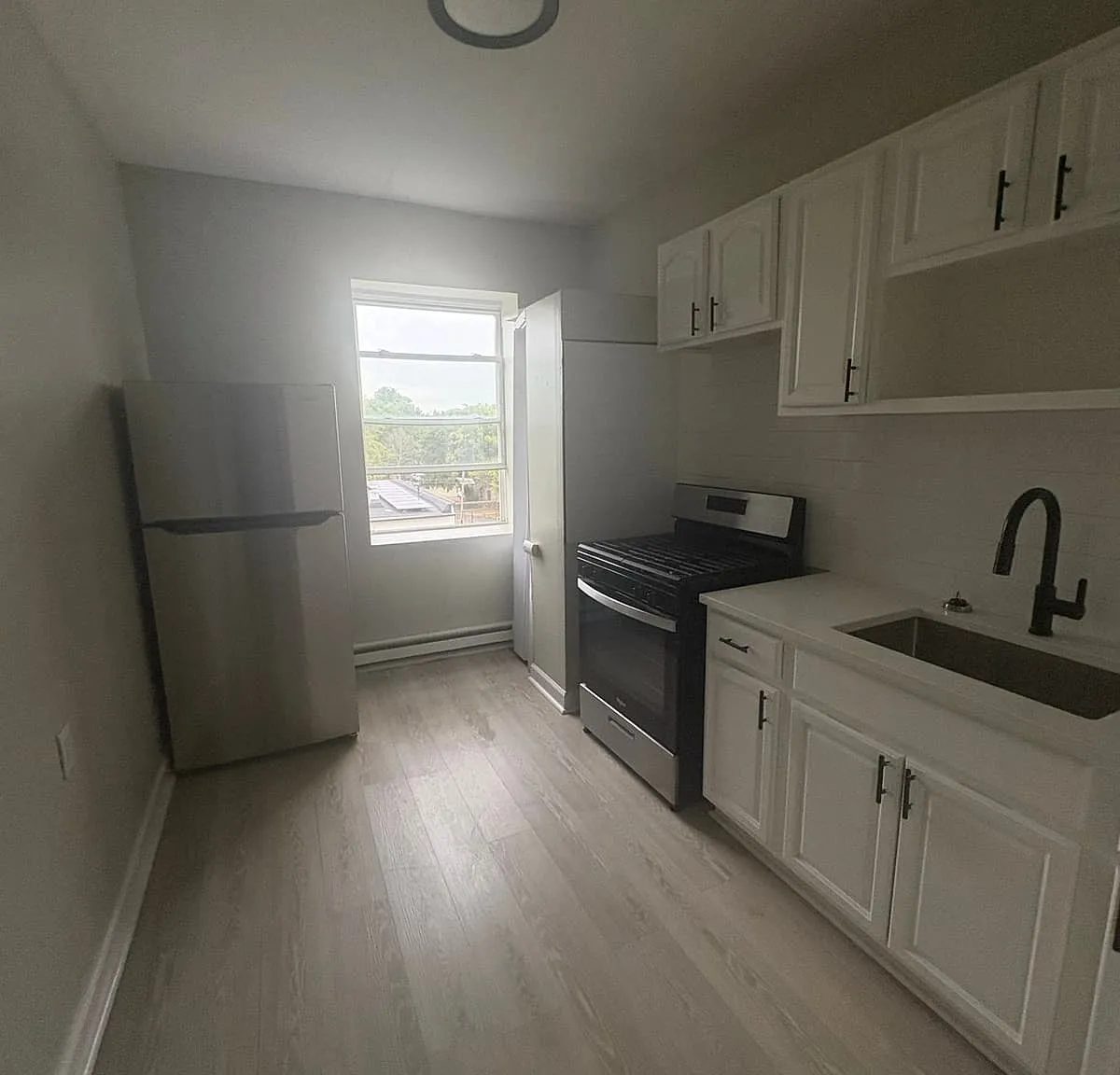 1 bed, 650 sqft, $1,750 — Photo 2