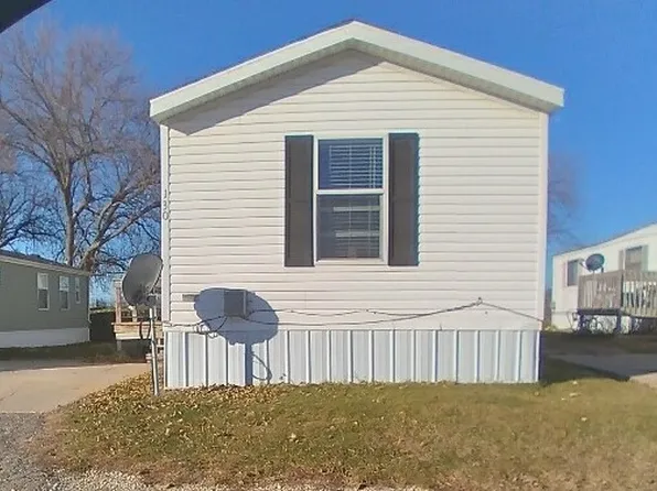 1624 W Summit St, Winterset, IA 50273