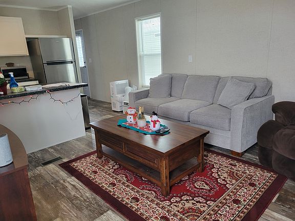 4th image of 548 Kenyon Ave #57