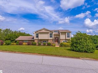 17 Woodberry Dr, Greenville, SC 29615