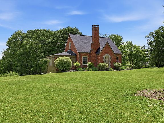 2nd image of 215 Twin Oaks Dr
