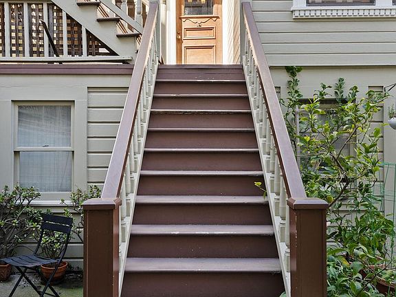 4th image of 844 Vallejo St #B