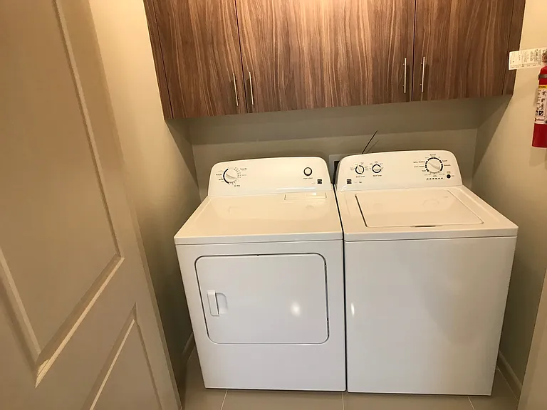 401 Newport Ave — Photo 18