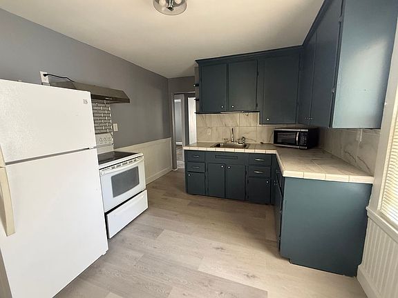 3rd image of 146 Greene St #2