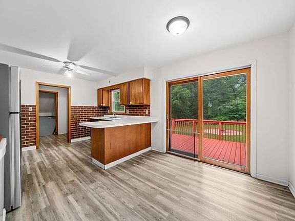 5th image of 510 E Elizabeth Rd
