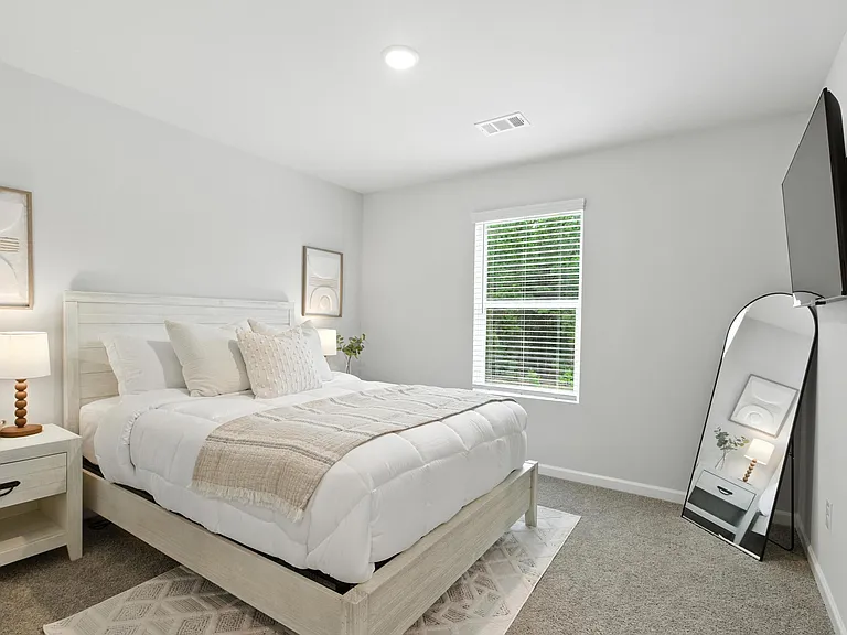 611 W Vincent Dr — Photo 10