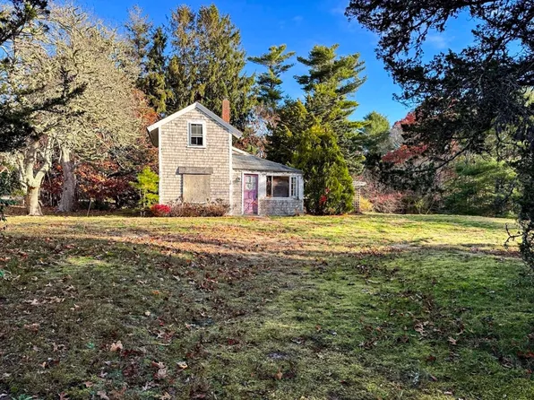 30 Pond St, Barnstable, MA 02630