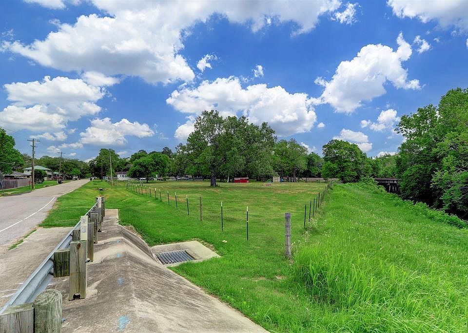 2nd image of 350 Old Galveston Rd